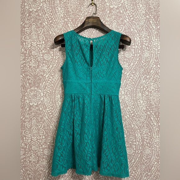 Teal Lace Dress with Padding - Picture 2 of 2